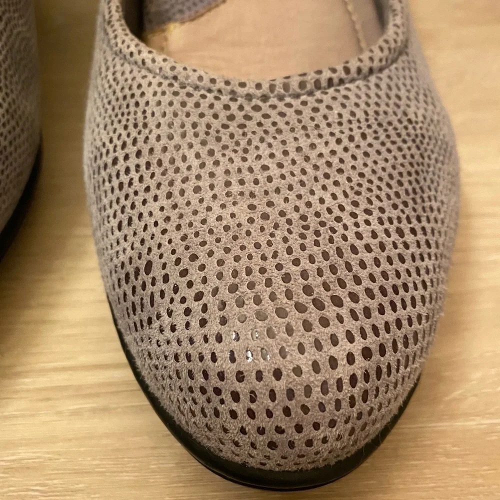 Earth Bijou Grey Printed Leather Suede Dressy Slip On Pumps Sz 9